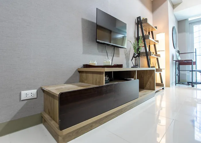 Cozy 1br With Balcony And Netflix In Uptown Bgc Manila