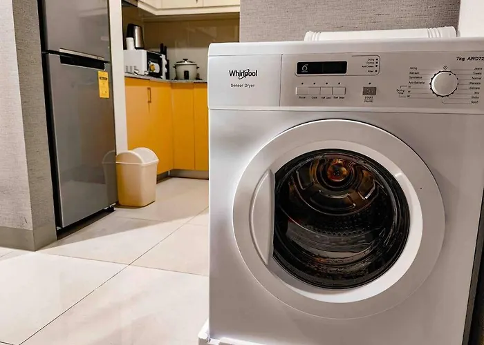 Apartamento Cozy 1br With Balcony And Netflix In Uptown Bgc