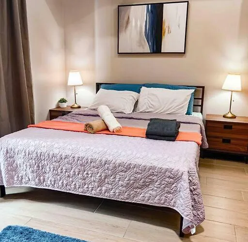 Apartamento Cozy 1br With Balcony And Netflix In Uptown Bgc Manila