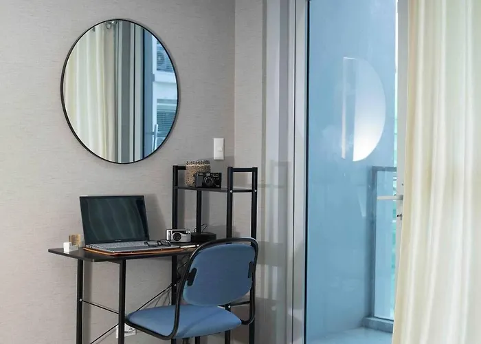 Cozy 1br With Balcony And Netflix In Uptown Bgc