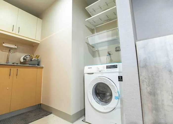 Cozy 1br With Balcony And Netflix In Uptown Bgc * Manila