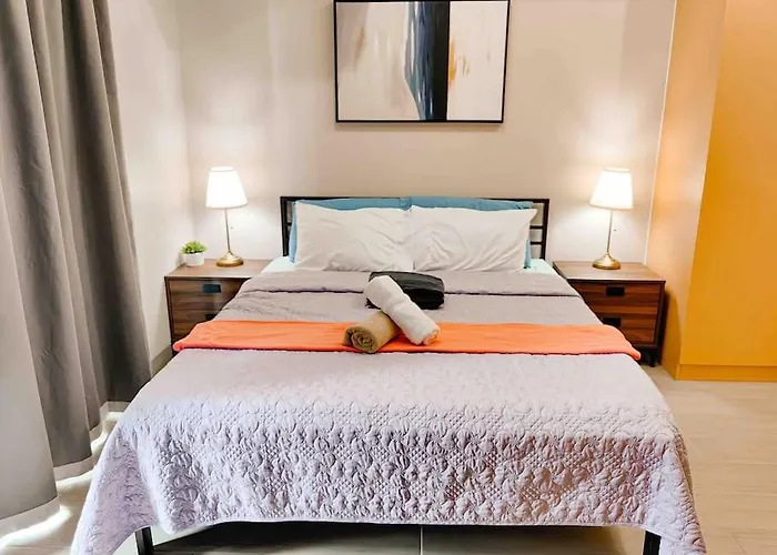 Cozy 1br With Balcony And Netflix In Uptown Bgc *