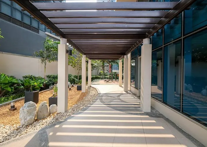 Cozy 1br With Balcony And Netflix In Uptown Bgc *