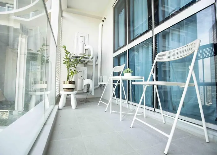 Cozy 1br With Balcony And Netflix In Uptown Bgc * Manila