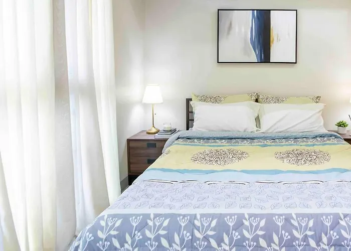 Cozy 1br With Balcony And Netflix In Uptown Bgc Manila