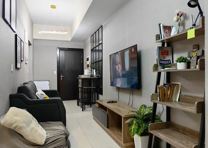 Cozy 1br With Balcony And Netflix In Uptown Bgc * Manila