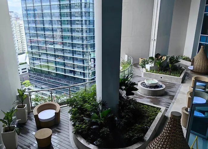 Cozy 1br With Balcony And Netflix In Uptown Bgc
