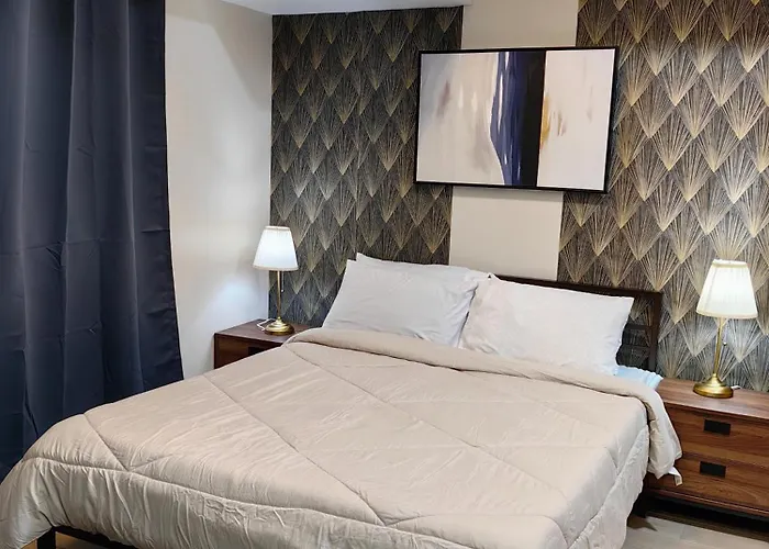 Cozy 1br With Balcony And Netflix In Uptown Bgc