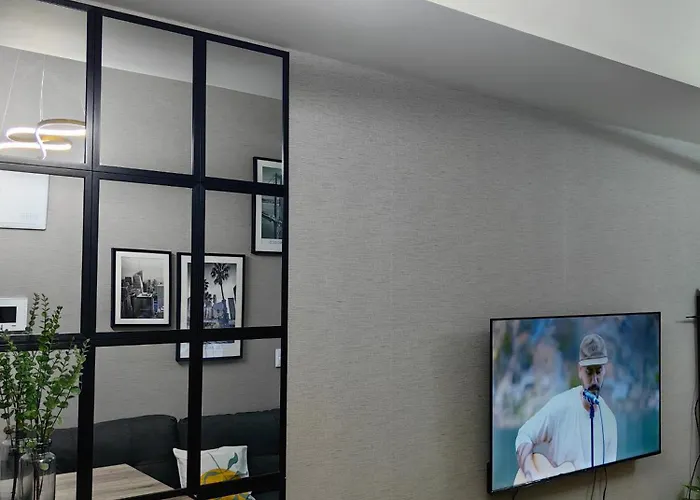 Cozy 1br With Balcony And Netflix In Uptown Bgc *
