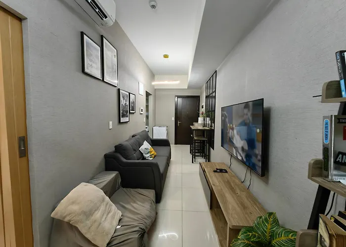 Cozy 1br With Balcony And Netflix In Uptown Bgc Manila