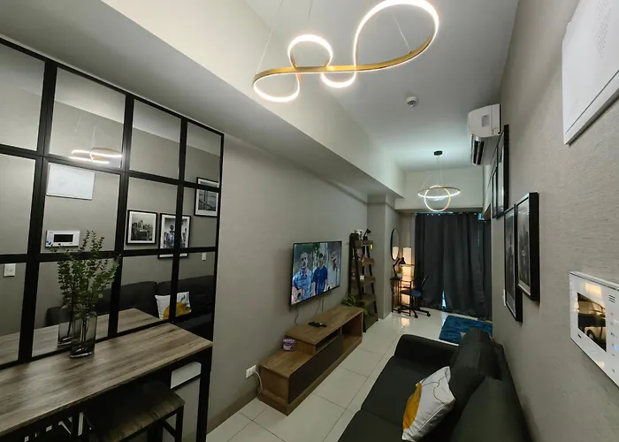 Cozy 1br With Balcony And Netflix In Uptown Bgc * Manila