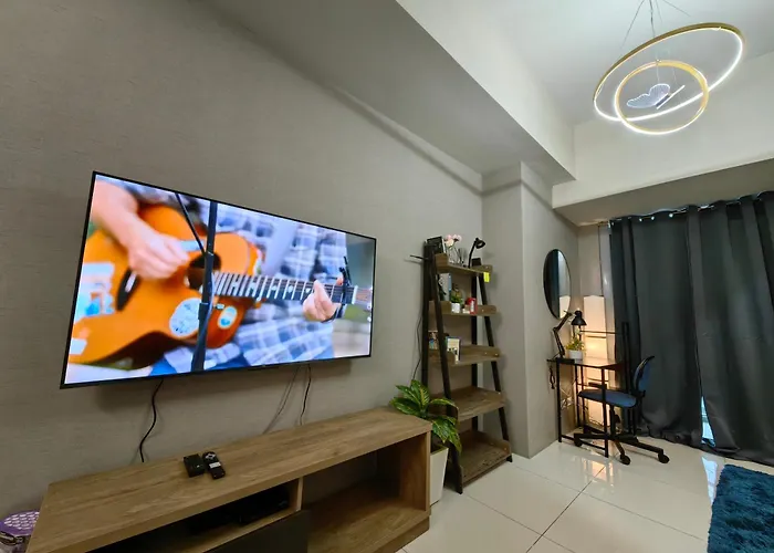 Cozy 1br With Balcony And Netflix In Uptown Bgc