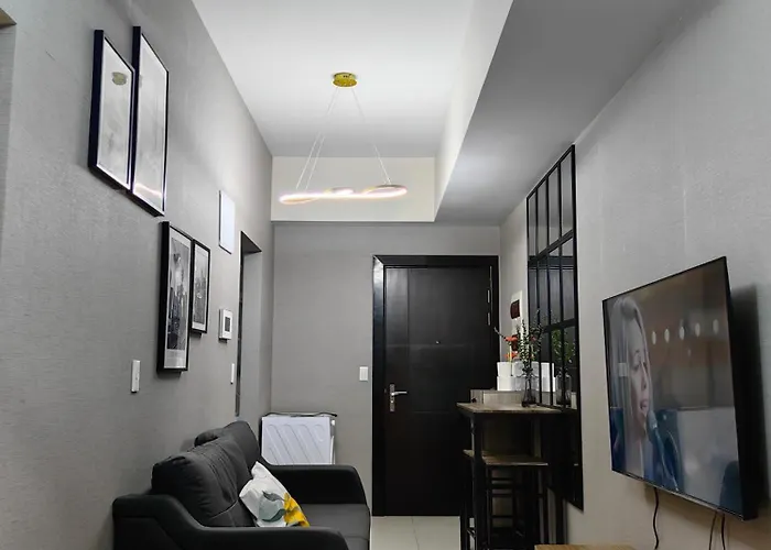 Cozy 1br With Balcony And Netflix In Uptown Bgc *