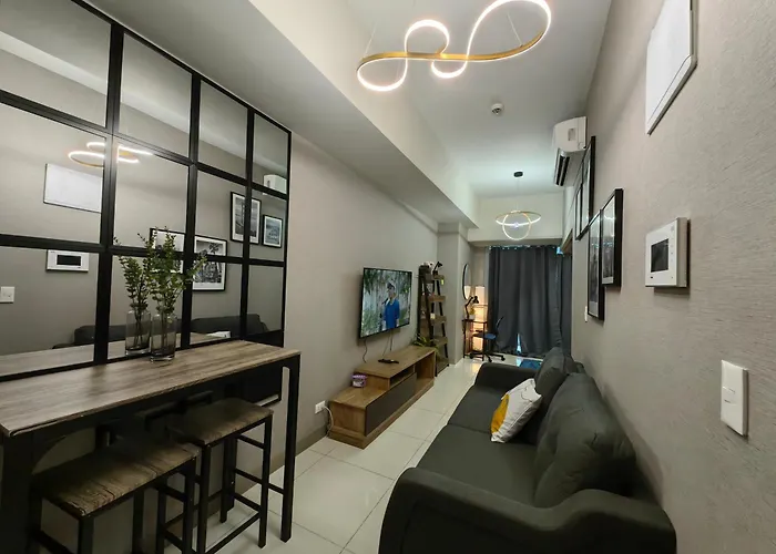 Cozy 1br With Balcony And Netflix In Uptown Bgc Manila