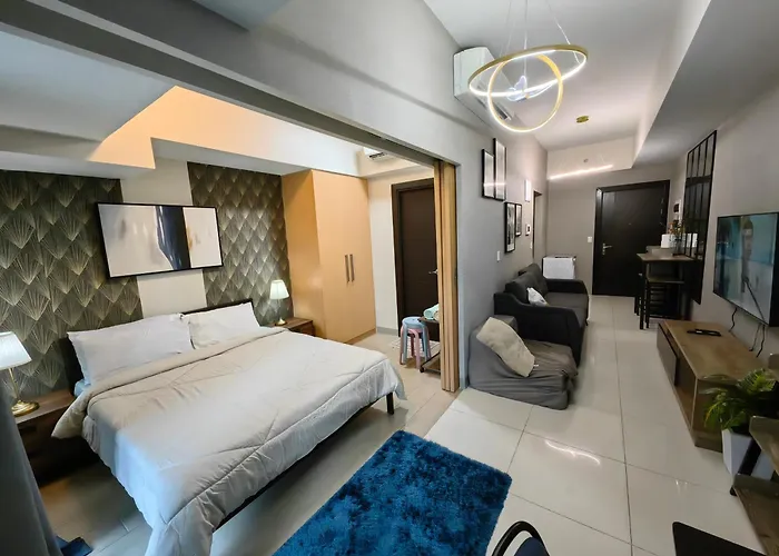 Cozy 1br With Balcony And Netflix In Uptown Bgc * Manila
