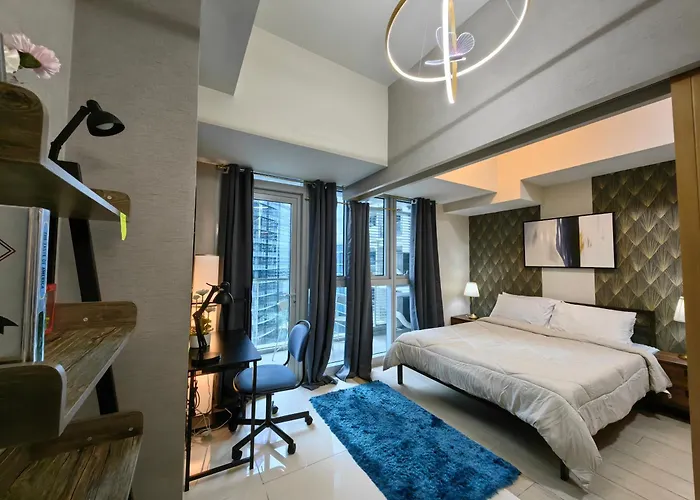Cozy 1br With Balcony And Netflix In Uptown Bgc