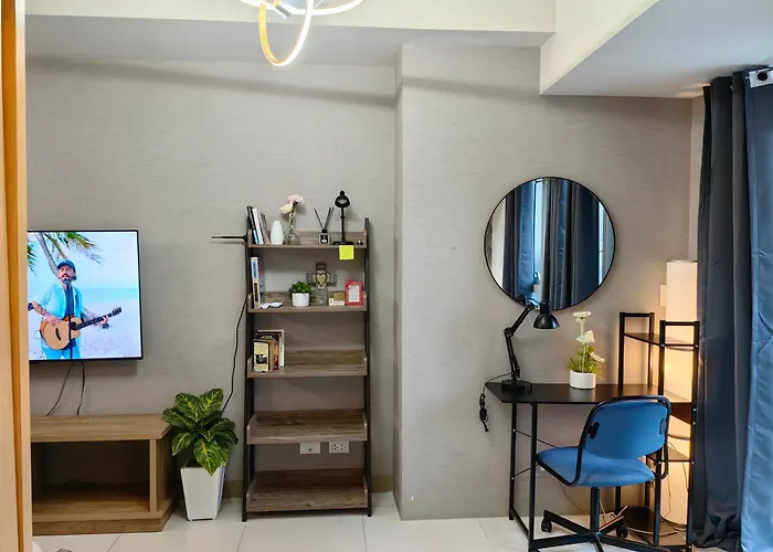 Cozy 1br With Balcony And Netflix In Uptown Bgc *