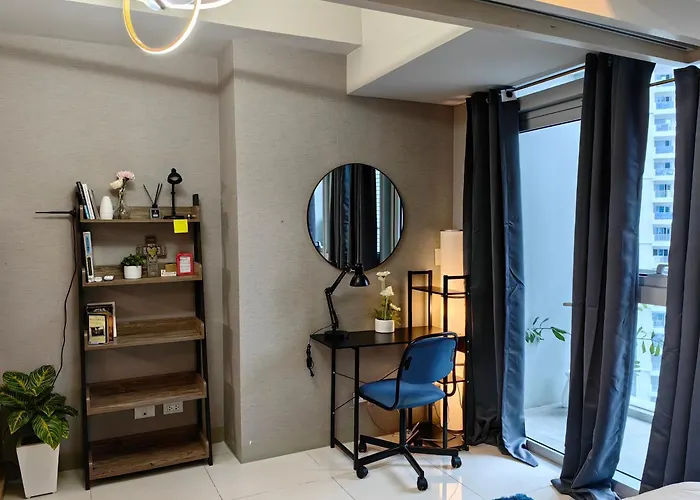 Cozy 1br With Balcony And Netflix In Uptown Bgc Manila